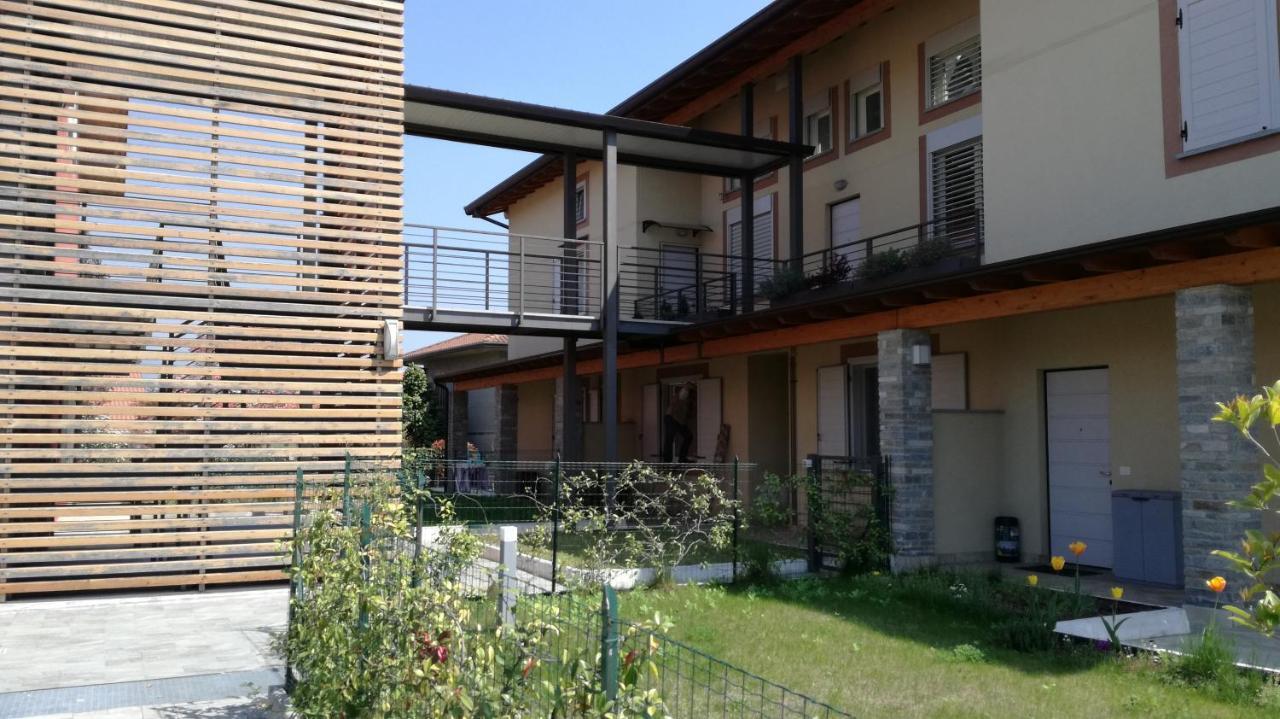 Charme Lake Loft Ispra Bagian luar foto
