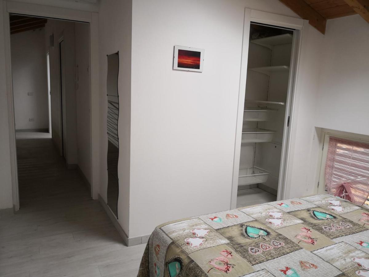 Charme Lake Loft Ispra Bagian luar foto