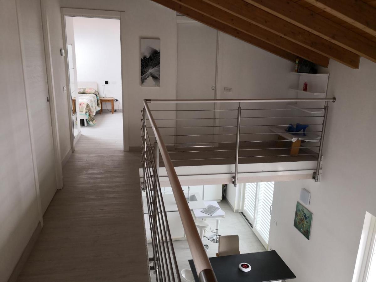 Charme Lake Loft Ispra Bagian luar foto