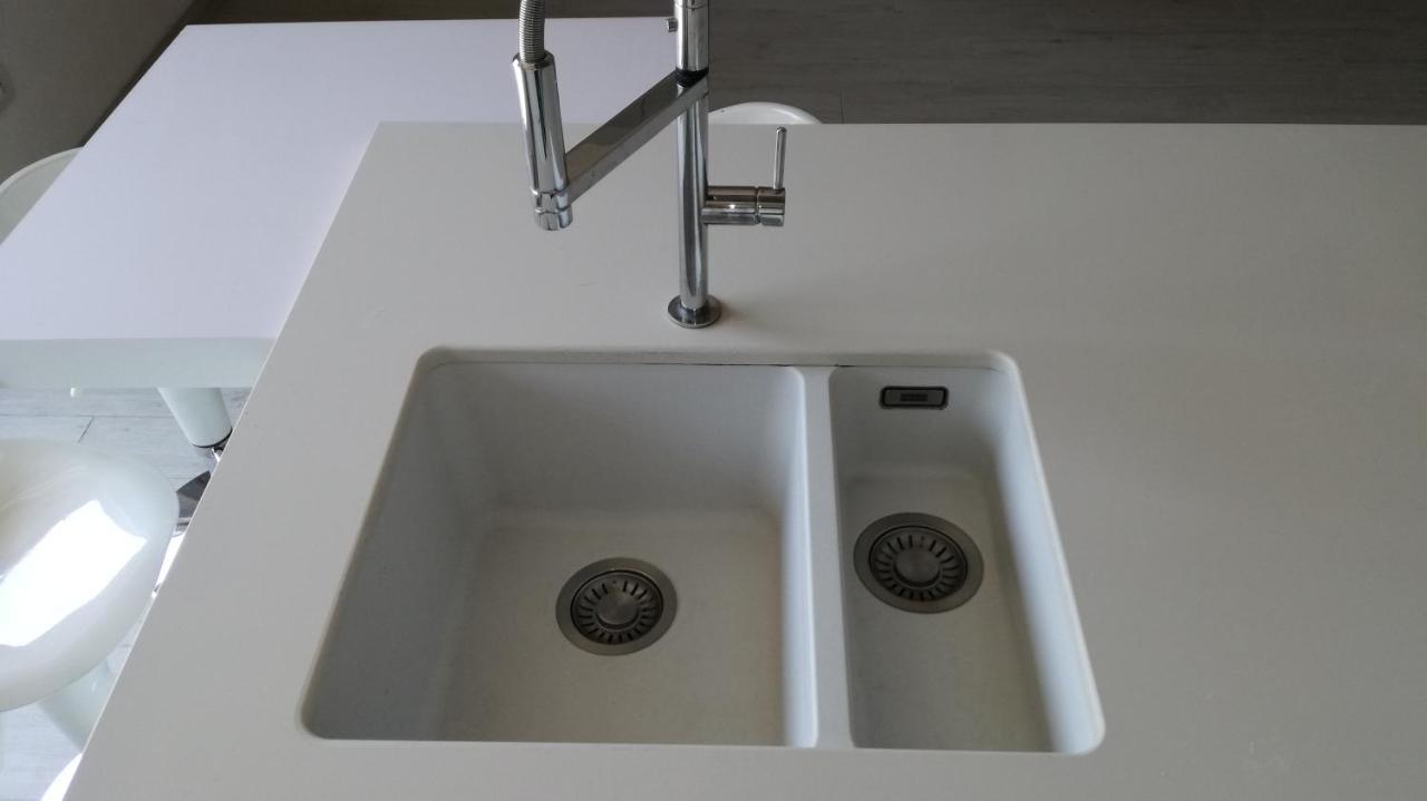 Charme Lake Loft Ispra Bagian luar foto
