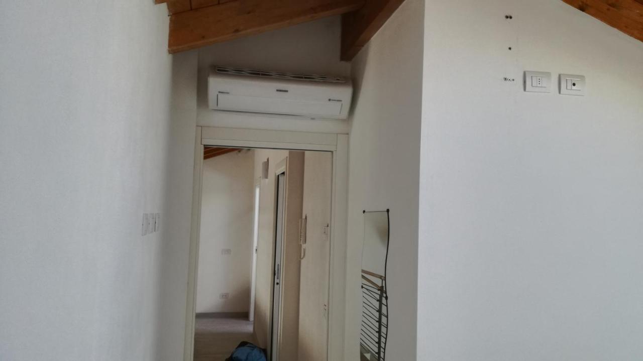 Charme Lake Loft Ispra Bagian luar foto