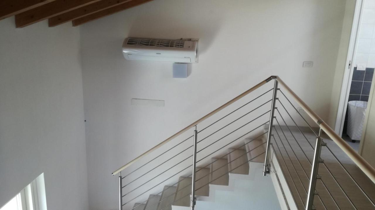 Charme Lake Loft Ispra Bagian luar foto