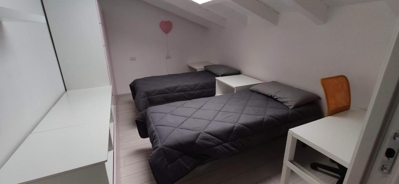 Charme Lake Loft Ispra Bagian luar foto