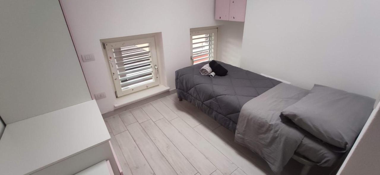 Charme Lake Loft Ispra Bagian luar foto