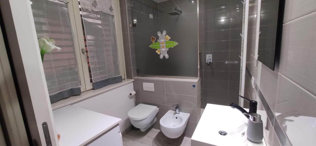 Charme Lake Loft Ispra Bagian luar foto