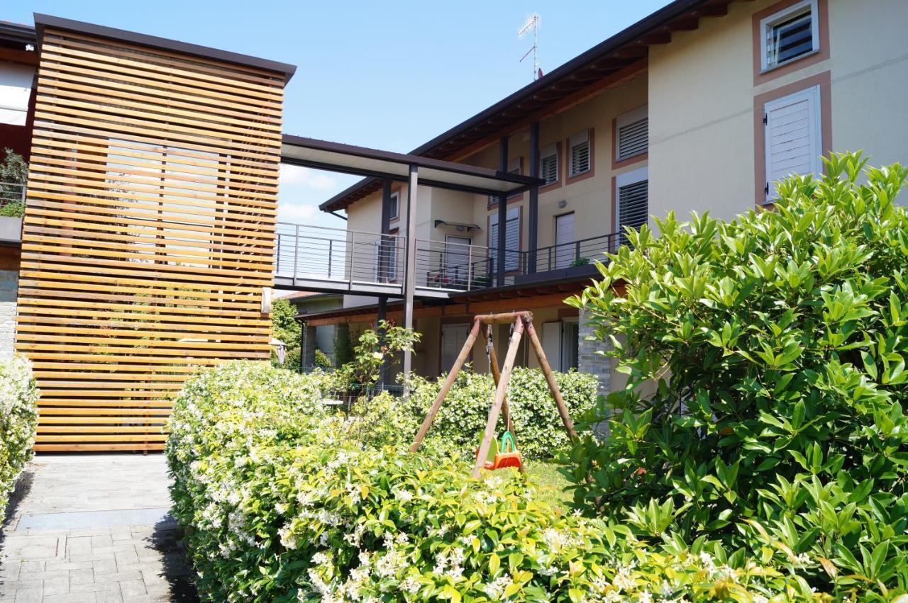 Charme Lake Loft Ispra Bagian luar foto