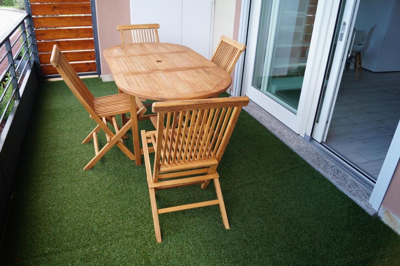 Charme Lake Loft Ispra Bagian luar foto