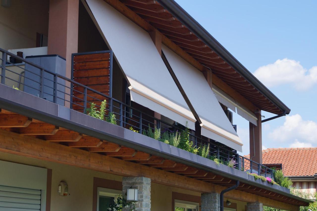 Charme Lake Loft Ispra Bagian luar foto